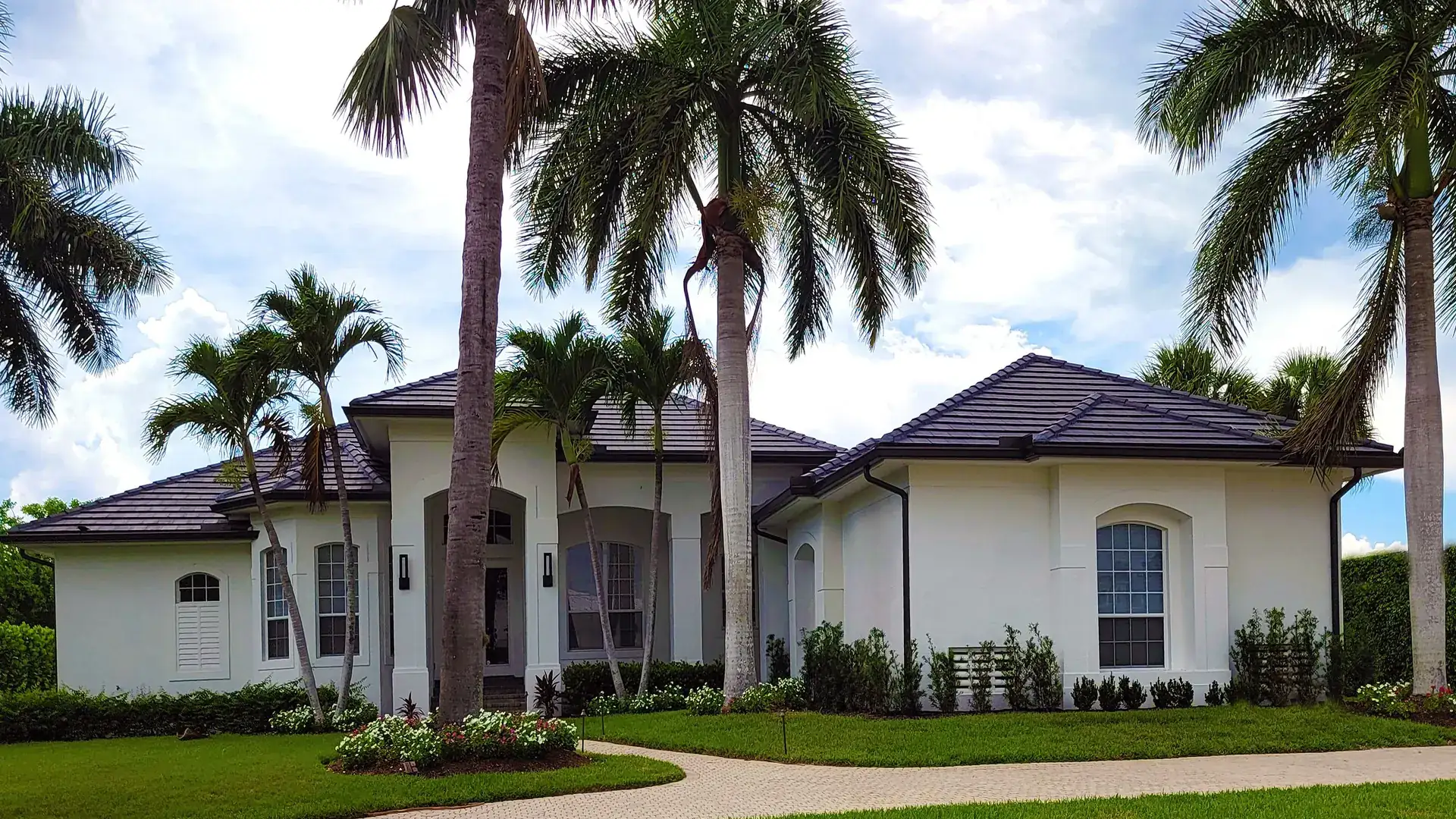 White house with palm trees in Cancún