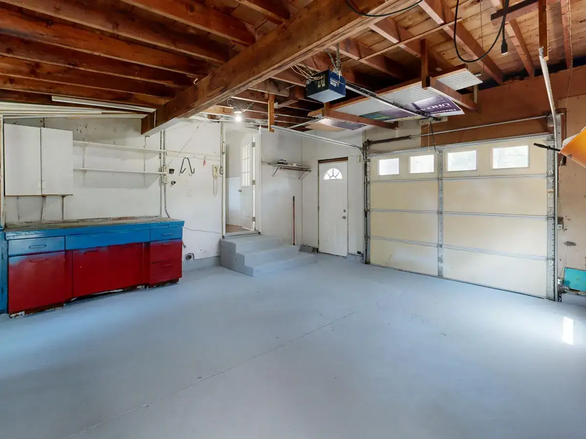 Epoxy resin flooring